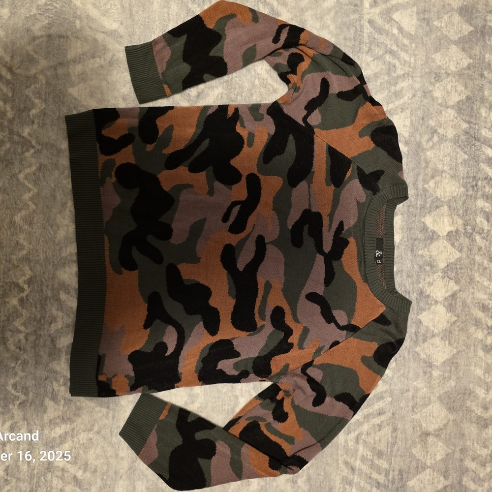 Boutique New & Other Stories"Camouflage Sweatshirt - Stilsh Yet Super Coft